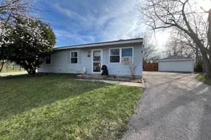 225 Malibu Dr, Bolingbrook, IL 60440 - Photo 1