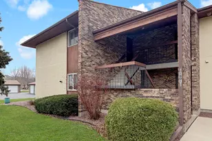 1801 S Yellow Creek Ct, Freeport, IL 61032 - Photo 1