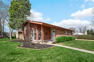 300 Voltz Rd, Northbrook, IL 60062 - Photo 1