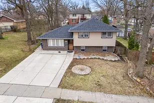 7247 W 112th St, Worth, IL 60482 - Photo 1