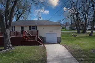 520 N 6th St, Watseka, IL 60970 - Photo 1