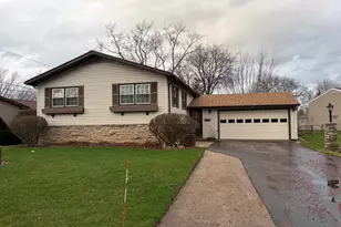 23 St Armand Ct, Wheeling, IL 60090 - Photo 1