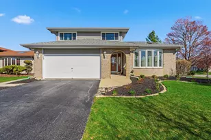 16951 Shannon Dr, Tinley Park, IL 60477 - Photo 1