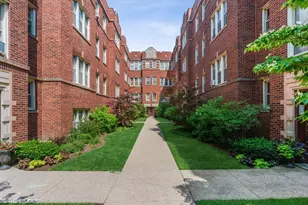 242 S Maple Ave, Oak Park, IL 60302 - Photo 1