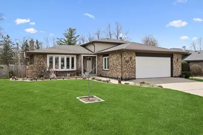 425 79th Street, Willowbrook, IL 60527 - Photo 1