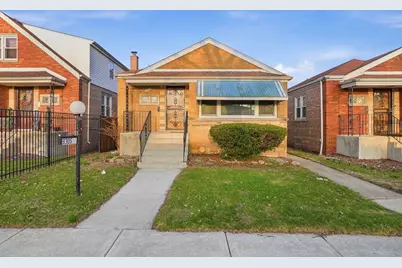 8305 S Paxton Avenue, Chicago, IL 60617 - Photo 1