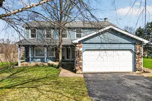 900 Glen Oak Dr, Sleepy Hollow, IL 60118 - Photo 1