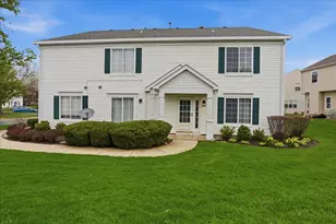 682 Fieldcrest Dr, South Elgin, IL 60177 - Photo 1