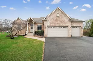 412 Rainbow Dr, Sleepy Hollow, IL 60118 - Photo 1