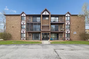 17525 S 71st Ct, Tinley Park, IL 60477 - Photo 1