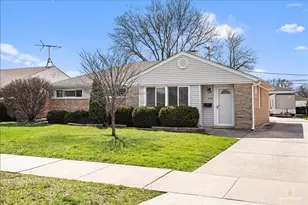 1028 W Villa Dr, Des Plaines, IL 60016 - Photo 1