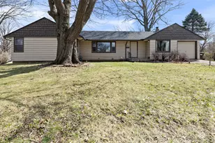1502 River Bluff Blvd, Rockford, IL 61103 - Photo 1