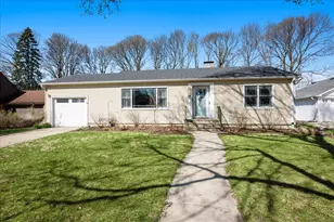 612 Illinois St, Geneva, IL 60134 - Photo 1