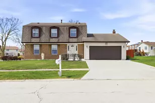 1641 Missouri Dr, Elk Grove Village, IL 60007 - Photo 1