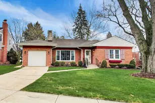 511 S Hi Lusi Ave, Mount Prospect, IL 60056 - Photo 1
