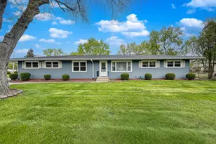 1402 Oakwood Ct, McHenry, IL 60050 - Photo 1