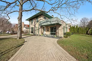 6601 N Trumbull Ave, Lincolnwood, IL 60712 - Photo 1