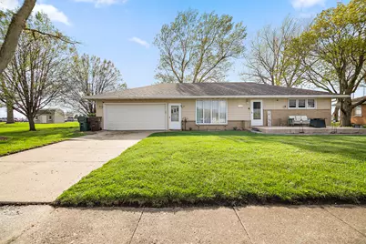 325 N Elm Street, Herscher, IL 60941 - Photo 1