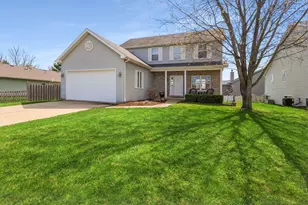 530 Prairie Ridge Dr, Woodstock, IL 60098 - Photo 1