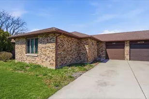 227 Hillcrest Ave, Yorkville, IL 60560 - Photo 1