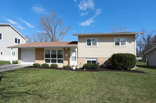 600 Flagstaff Ln, Hoffman Estates, IL 60169 - Photo 1