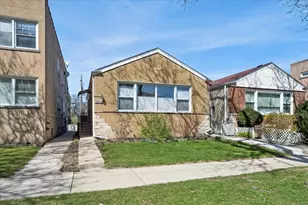 2710 W Berwyn Ave, Chicago, IL 60625 - Photo 1