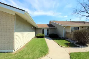 4913 W Oakwood Rd, McHenry, IL 60050 - Photo 1