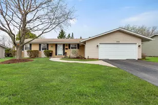 920 W Firestone Dr, Hoffman Estates, IL 60192 - Photo 1