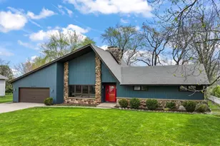 1033 Blackburn St, Gurnee, IL 60031 - Photo 1