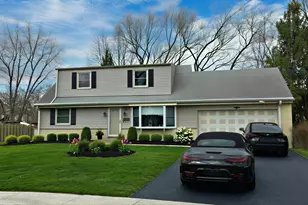 8 Greenwood Ct N, Buffalo Grove, IL 60089 - Photo 1