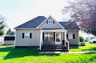 726 S 2nd Ave, Hoopeston, IL 60942 - Photo 1