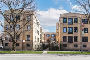 7033 N Sheridan Rd, Chicago, IL 60626 - Photo 1