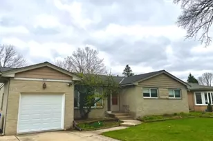 807 S Owen St, Mount Prospect, IL 60056 - Photo 1