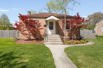 132 Hiawatha Drive, Clarendon Hills, IL 60514 - Photo 1