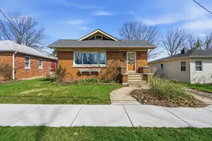 618 E 12th St, Lockport, IL 60441 - Photo 1