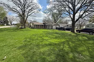 2311 Oakwood Ct, McHenry, IL 60051 - Photo 1