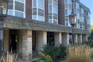 500 Thames Pkwy, Park Ridge, IL 60068 - Photo 1