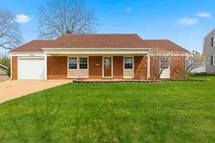 225 Wilmslow Ln, Schaumburg, IL 60194 - Photo 1