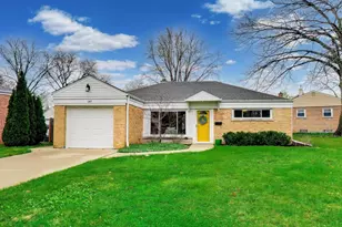 1149 N Hickory Ave, Arlington Heights, IL 60004 - Photo 1