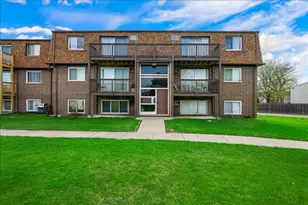 124 Boardwalk St, Elk Grove Village, IL 60007 - Photo 1