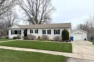 121 N Marion Ave, Bartlett, IL 60103 - Photo 1