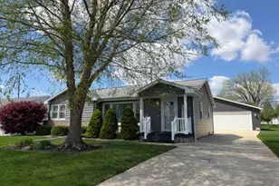 301 Cedar Dr, Clifton, IL 61727 - Photo 1