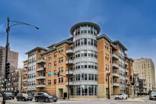 5556 N Sheridan Rd, Chicago, IL 60640 - Photo 1