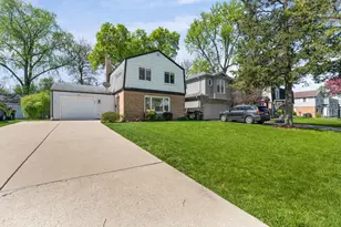 627 E Davis St, Arlington Heights, IL 60005 - Photo 1