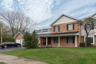 717 Maplewood Ct, Willowbrook, IL 60527 - Photo 1