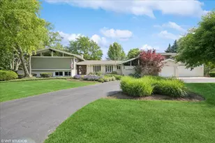 16 Lagoon Dr, Hawthorn Woods, IL 60047 - Photo 1