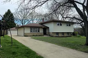 433 Highland Rd, Willowbrook, IL 60527 - Photo 1