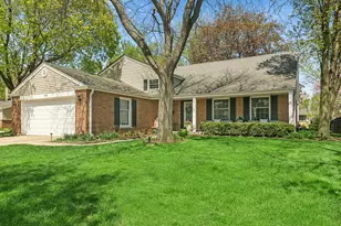 106 W Pickwick Rd, Arlington Heights, IL 60005 - Photo 1