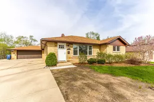 1114 Hewitt Dr, Des Plaines, IL 60016 - Photo 1