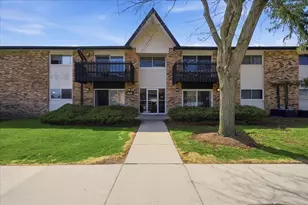 14B Kingery Quarter, Willowbrook, IL 60527 - Photo 1